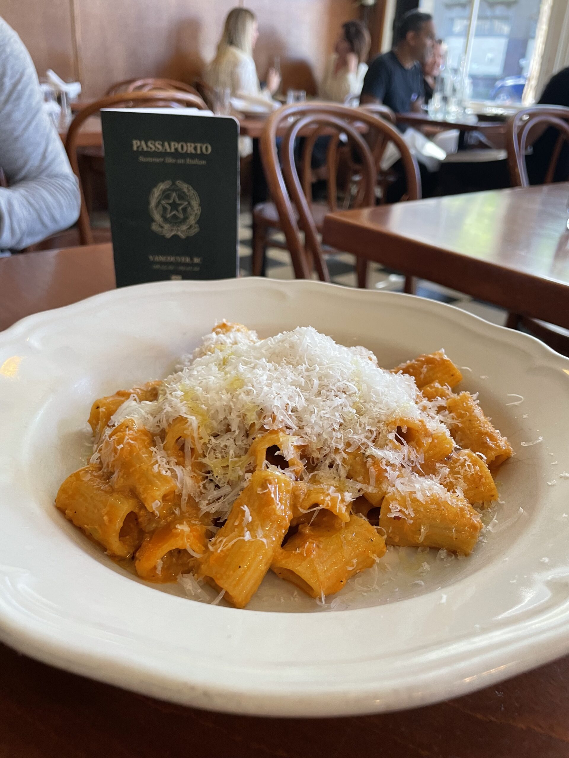 Summer like an Italian, Kitchen Table Group Mag Mei Adventures